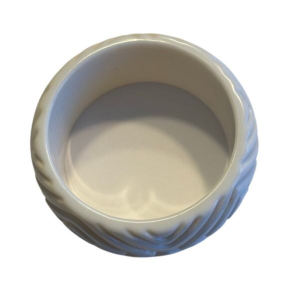 Chunky carved creamy white wide plastic bangle bracelet classic 1980's fashion - Picture 3 of 6